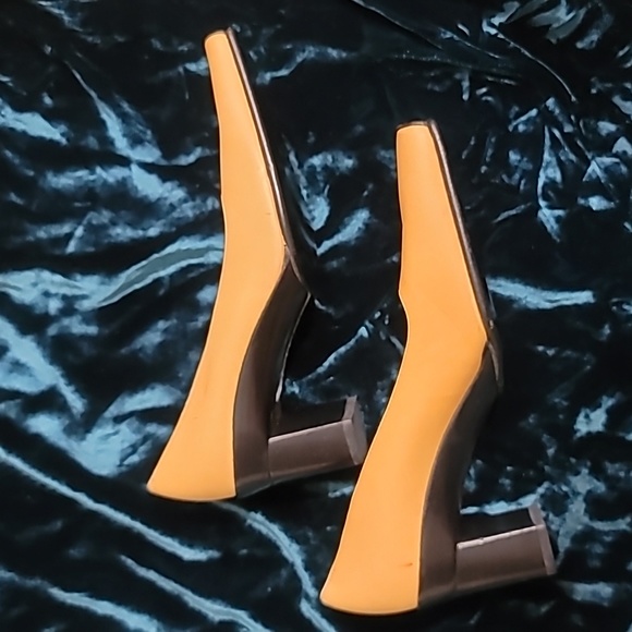 Chanel Shoes size 6 - Picture 4 of 9